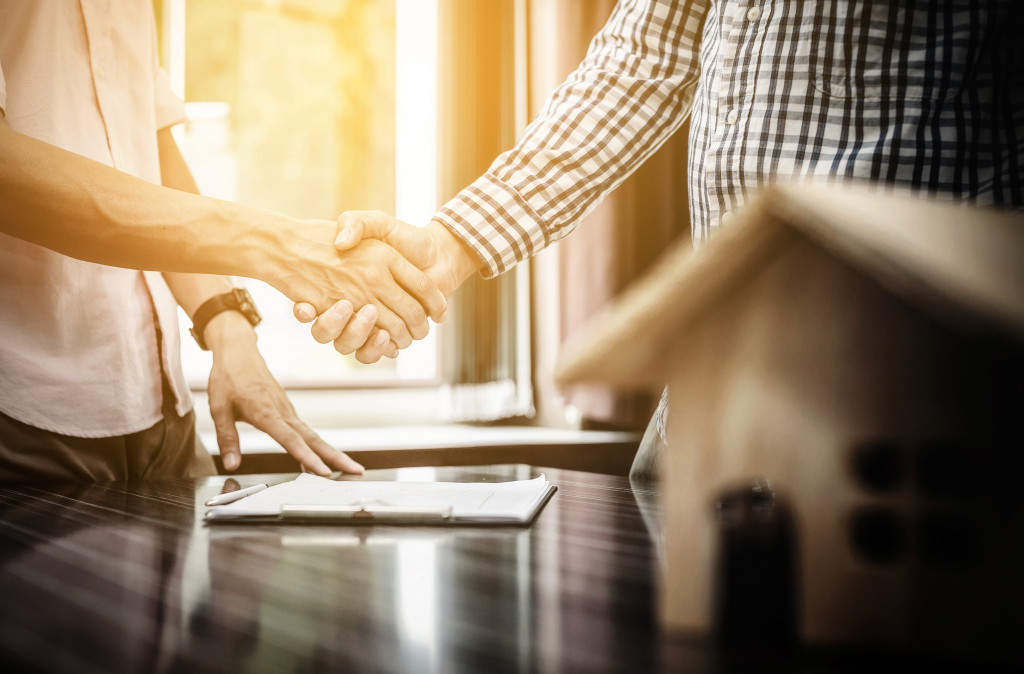 A real estate broker and his client shaking hands