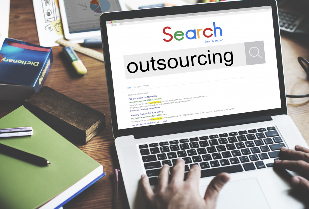 Outsourcing search on laptop